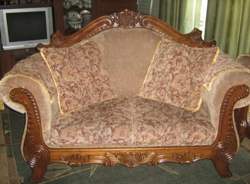 Мягкую мебель - 2 дивана